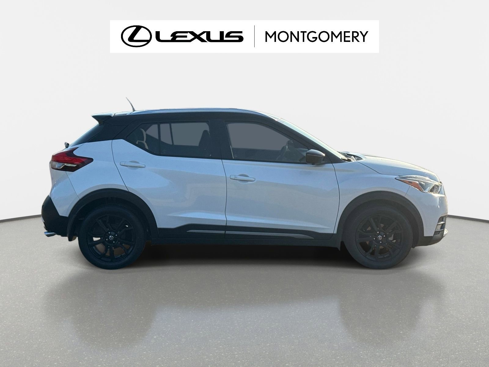 Used 2020 Nissan Kicks SR w/ Exterior Package FWD image 2