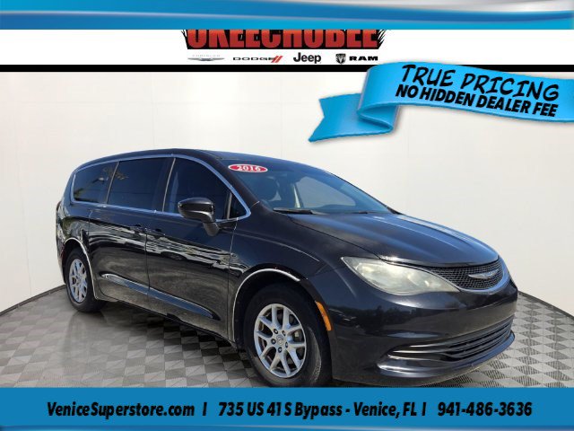 Used 2017 Chrysler Pacifica Touring FWD image 1