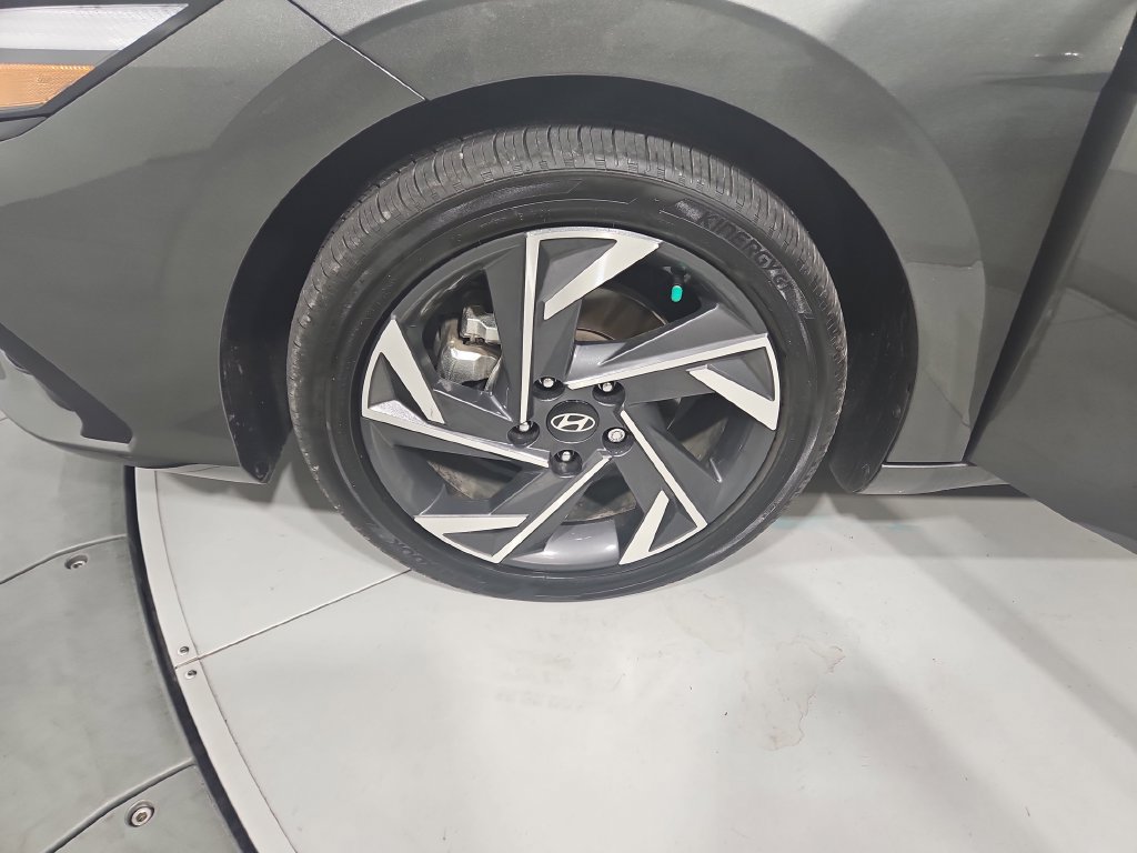 Certified 2025 Hyundai Elantra Limited w/ Cargo Package FWD image 29