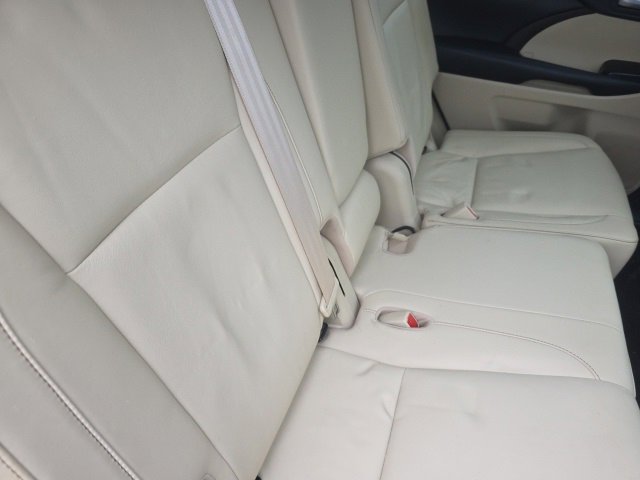 Used 2018 Toyota Highlander XLE image 12