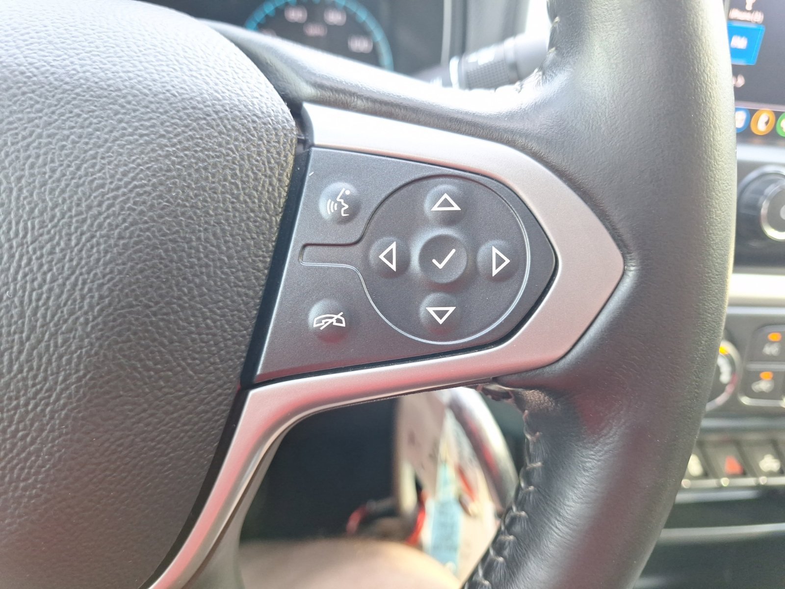Used 2020 Chevrolet Colorado LT w/ Safety Package RWD image 21