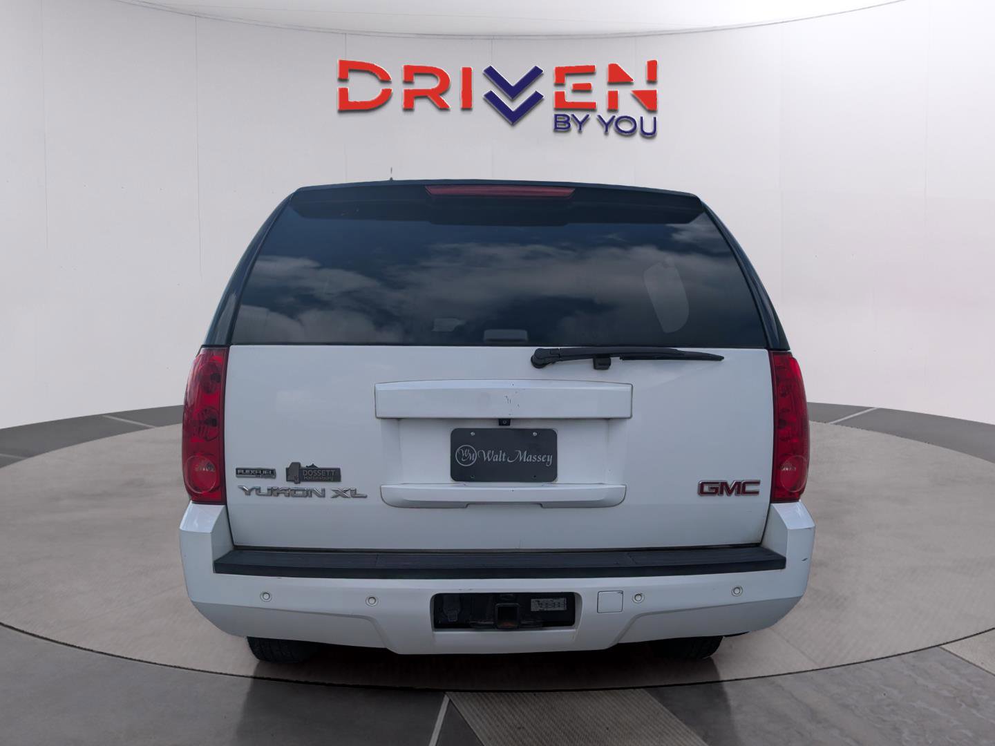 Used 2011 GMC Yukon XL SLT w/ SLT-2 Equipment Package image 4