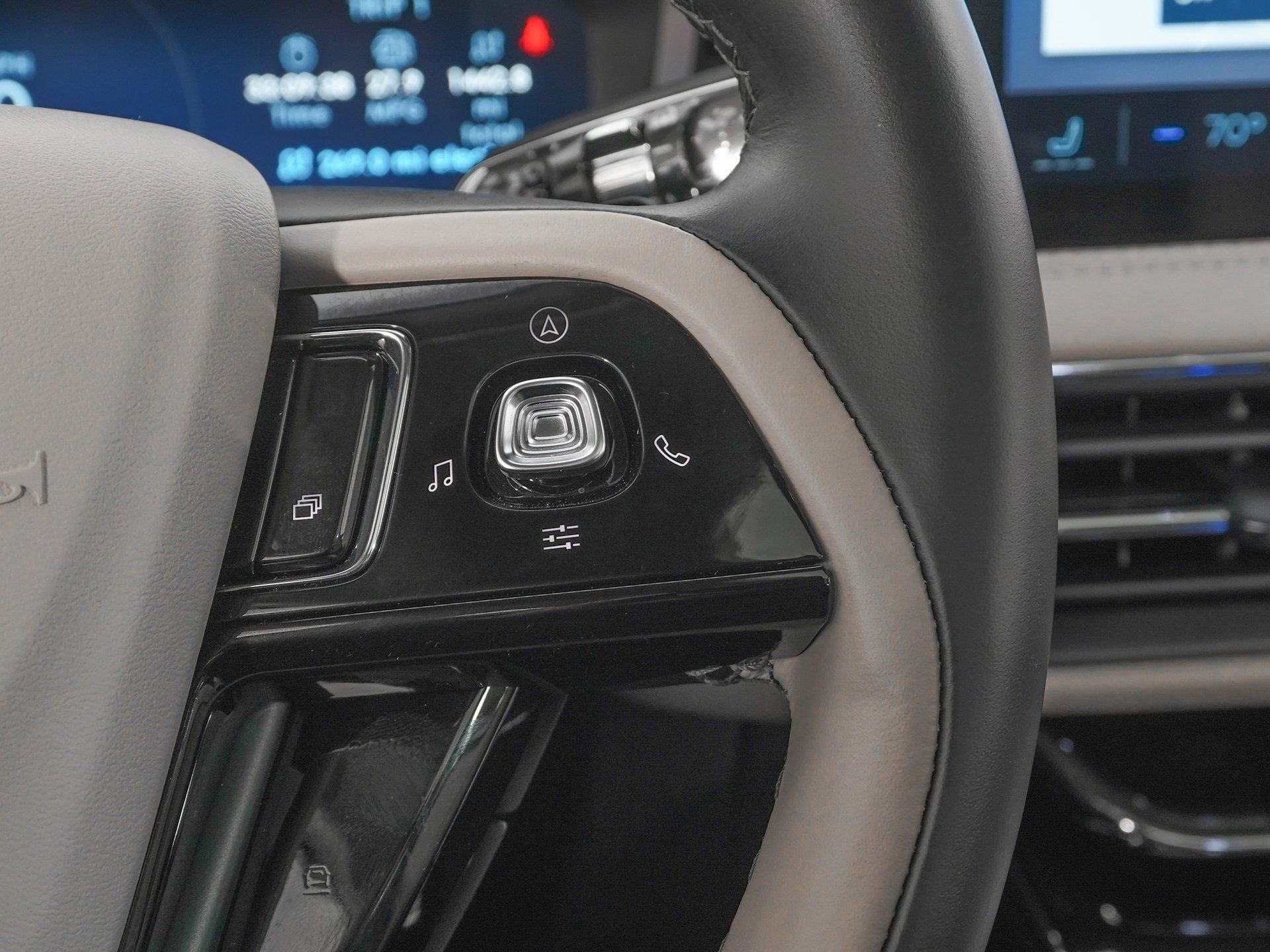 Used 2025 Lincoln Corsair Grand Touring w/ Jet Appearance Package image 21