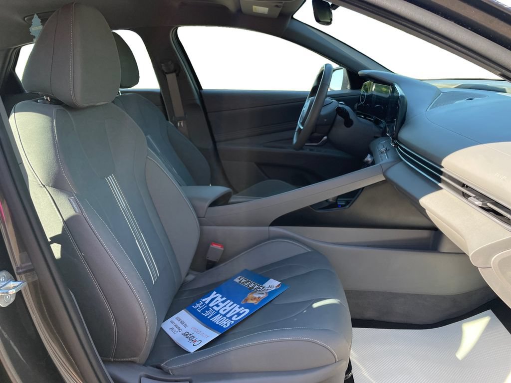 Used 2023 Hyundai Elantra SEL w/ Convenience Package FWD image 11