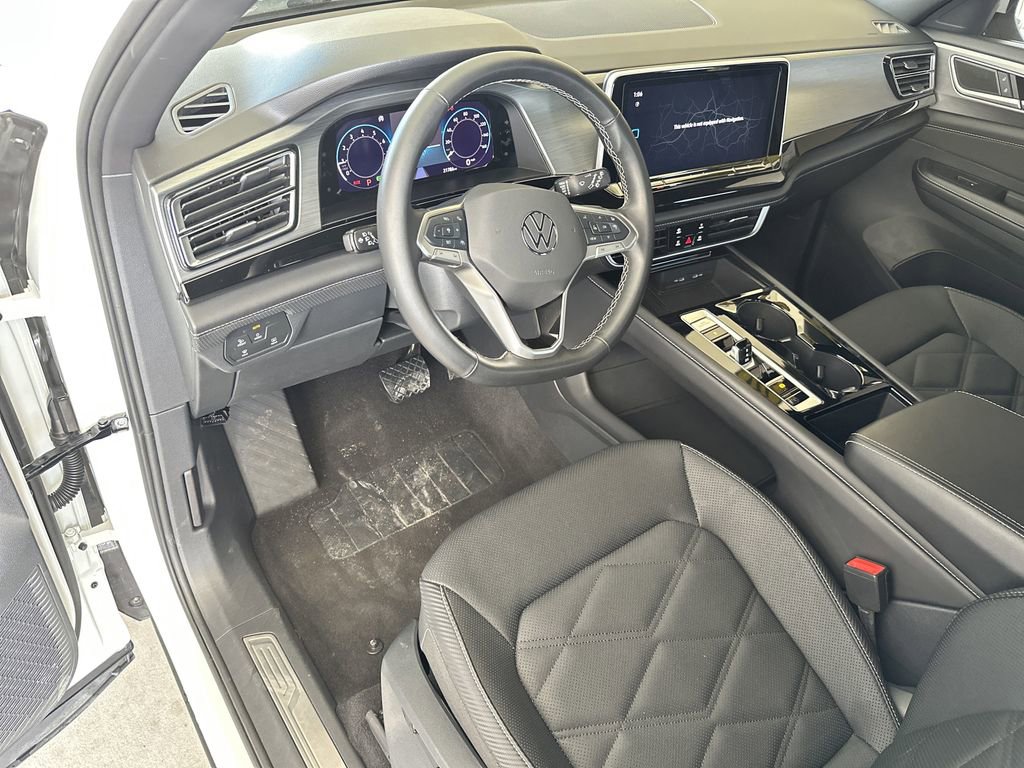Used 2025 Volkswagen Atlas Cross Sport SE FWD image 12
