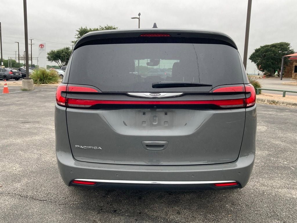 Used 2025 Chrysler Pacifica Select FWD image 5