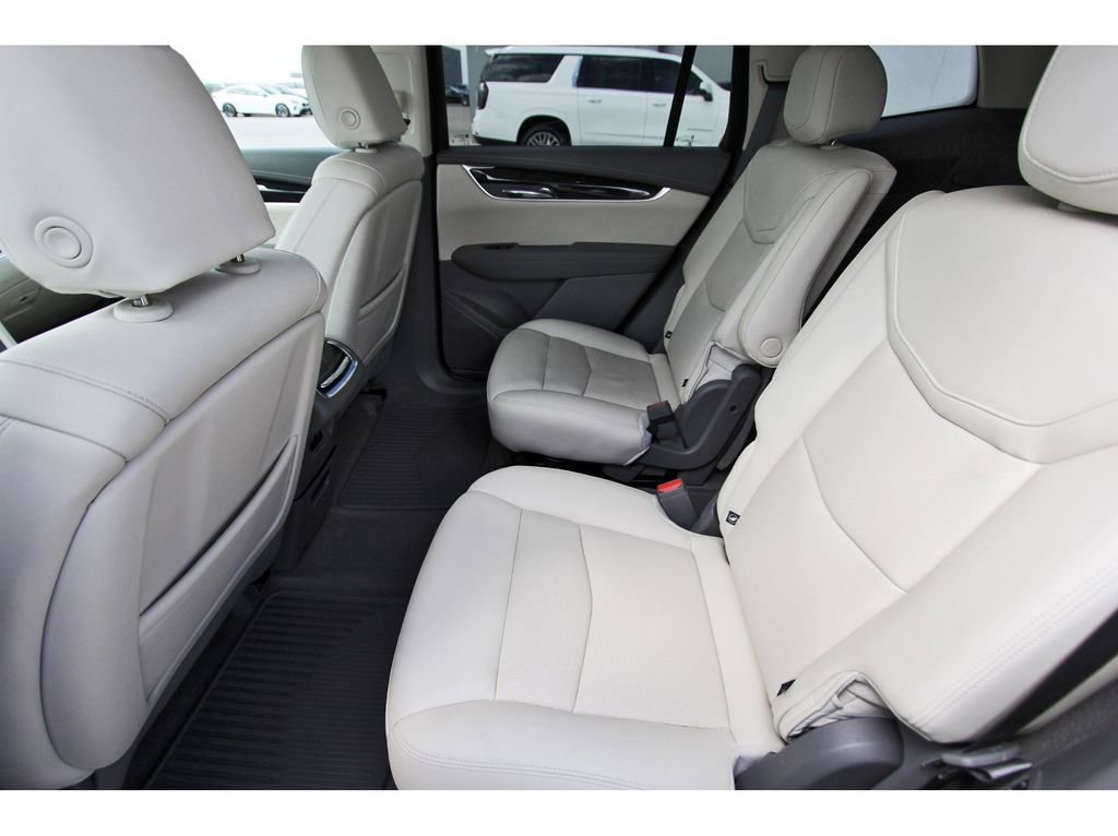 Used 2022 Cadillac XT6 Premium Luxury w/ Technology Package image 7