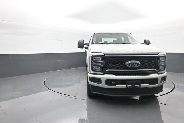 New 2026 Ford F250 4x4 Crew Cab Super Duty image 2