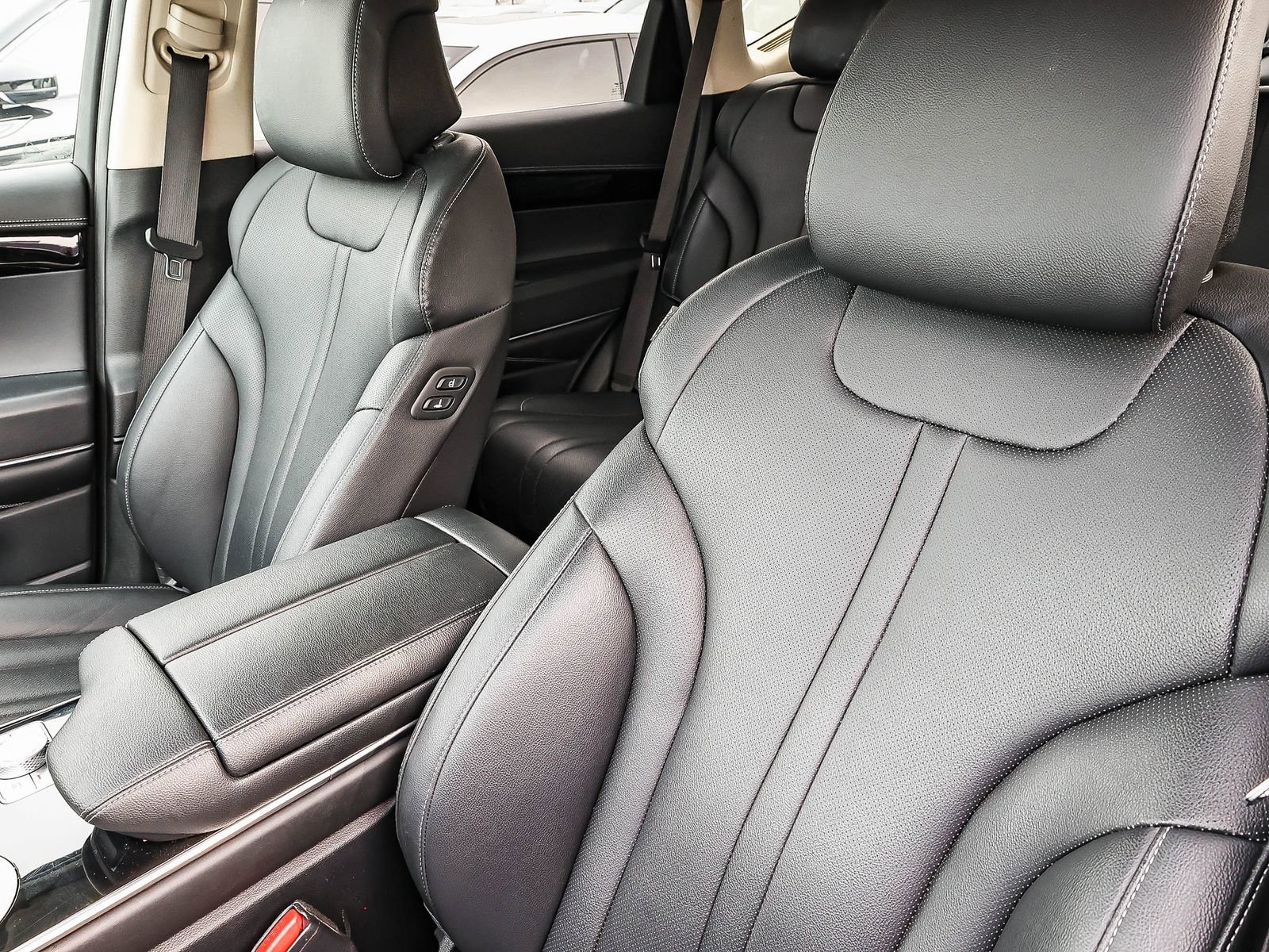 Used 2025 Genesis GV80 2.5T Standard image 28