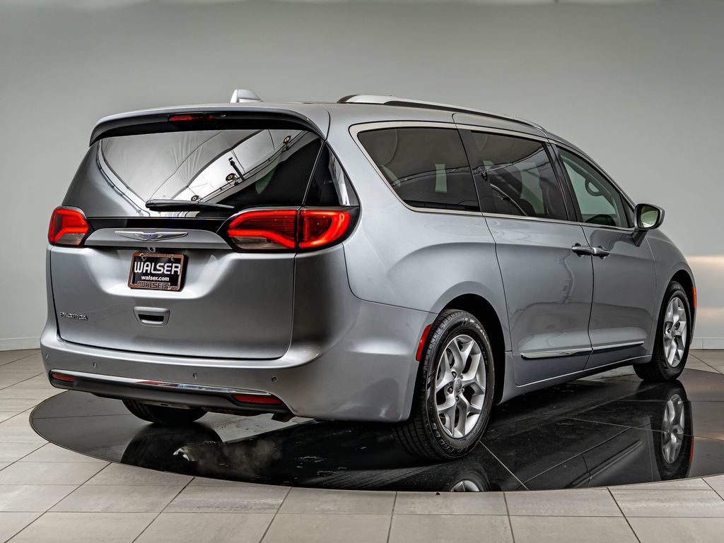 Used 2018 Chrysler Pacifica Touring-L Plus w/ Tire & Wheel Group FWD image 5