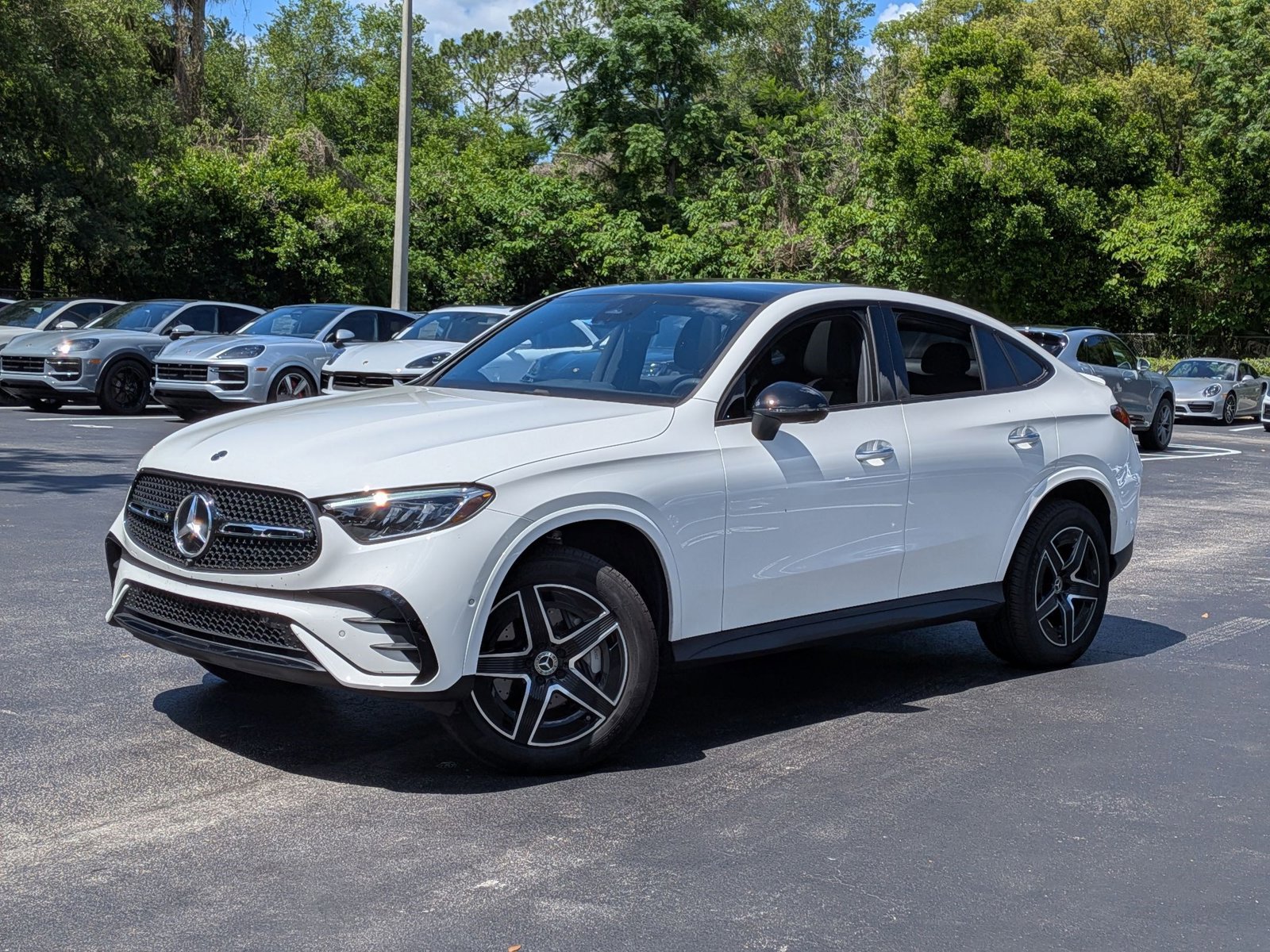 Used 2025 Mercedes-Benz GLC 300 4MATIC image 1