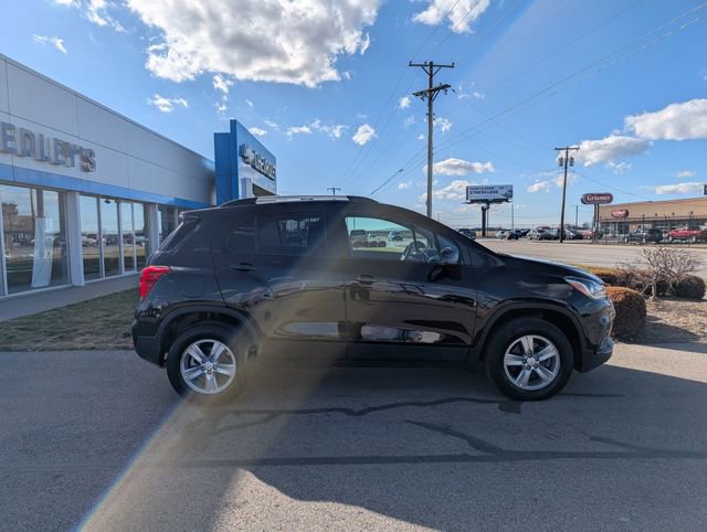 Used 2022 Chevrolet Trax LT w/ LT Convenience Package image 3