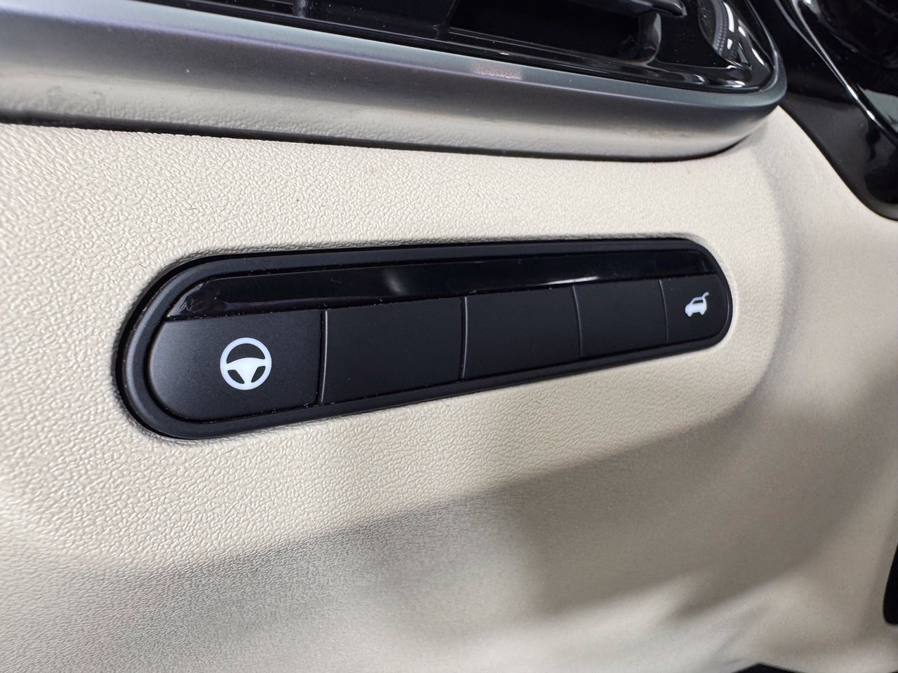 Used 2023 INFINITI QX60 Luxe w/ Cargo Package AWD/4WD image 32