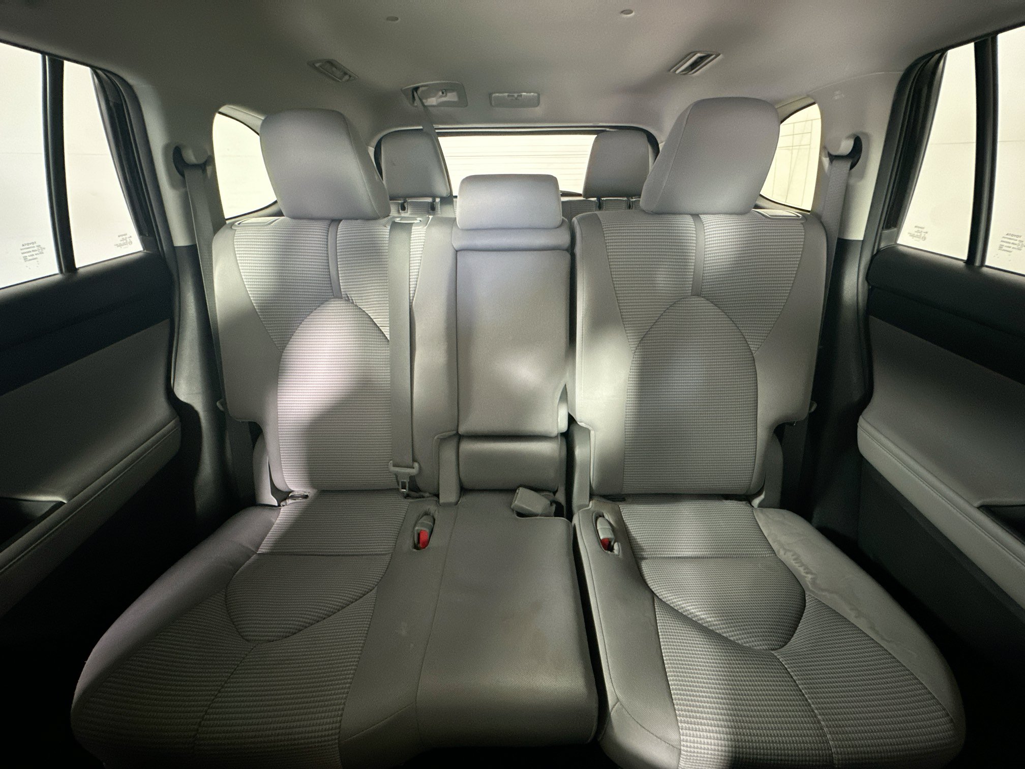 Used 2021 Toyota Highlander L FWD image 30