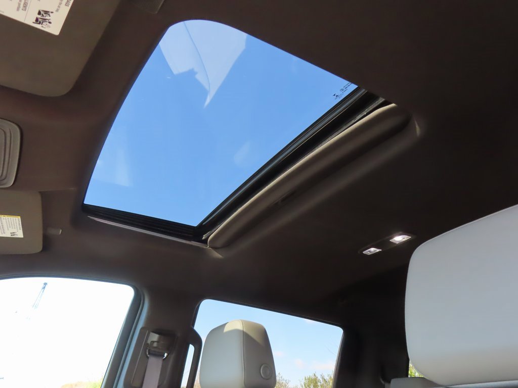 Used 2022 Chevrolet Silverado 1500 LTZ w/ LTZ Premium Package image 7