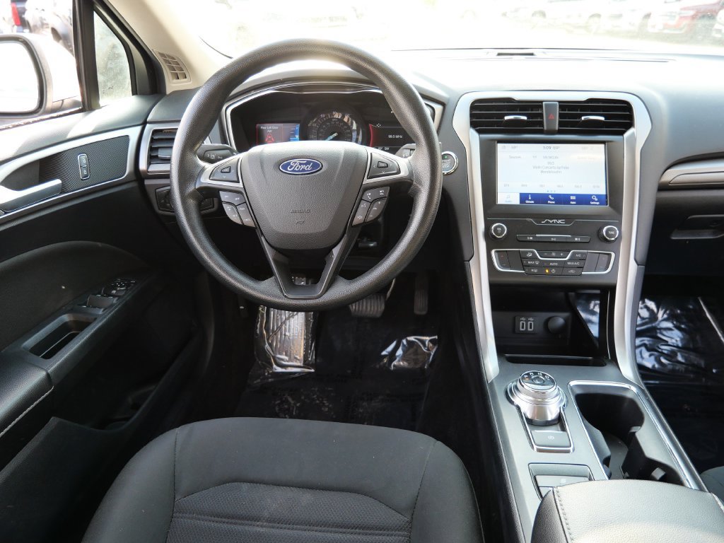 Used 2020 Ford Fusion SE FWD image 12