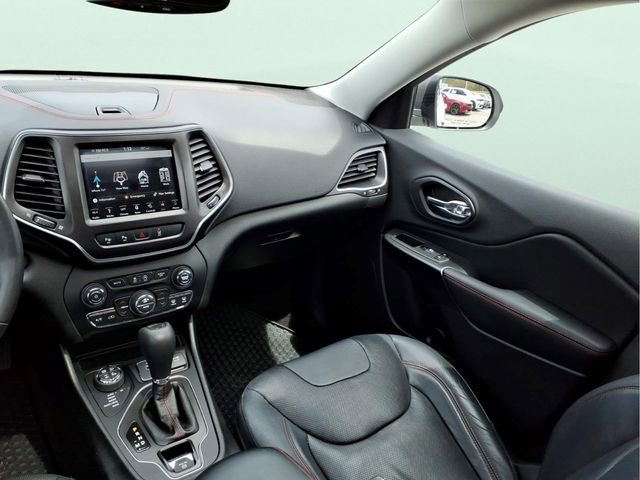 Used 2019 Jeep Cherokee Trailhawk image 16