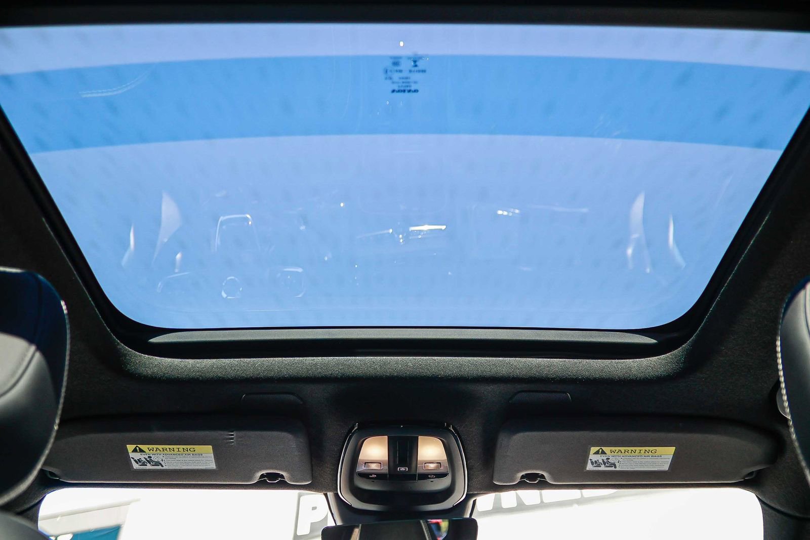 Used 2023 Volvo XC40 Recharge Plus image 18