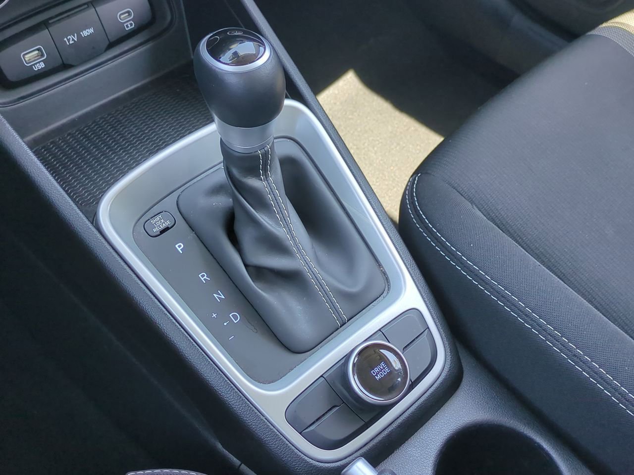 Used 2025 Hyundai Venue SEL FWD image 15