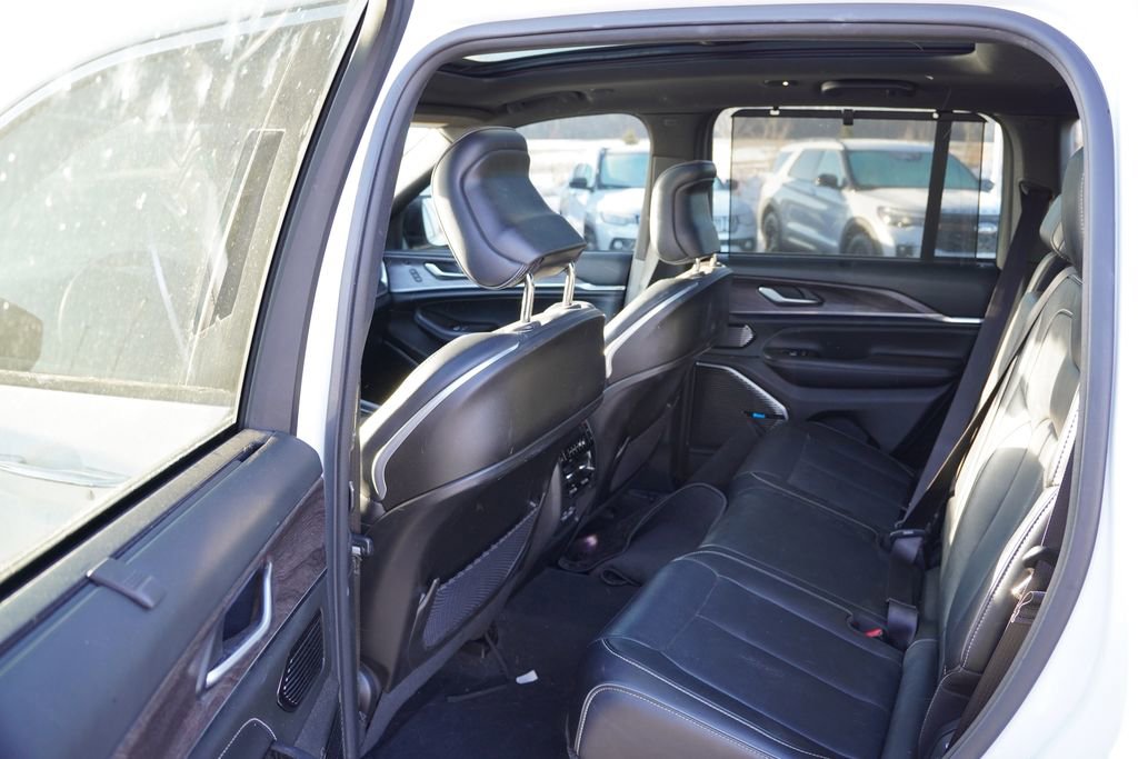 Used 2023 Jeep Grand Cherokee Overland w/ Luxury Tech Group IV image 17