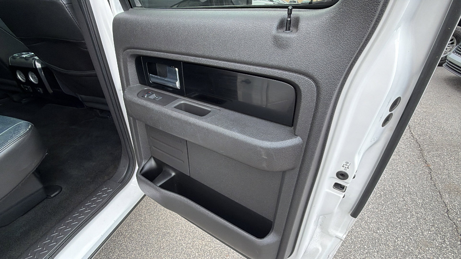 Used 2014 Ford F150 Limited image 21