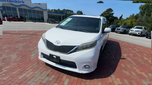 Used 2015 Toyota Sienna SE w/ SE Preferred Package FWD image 6