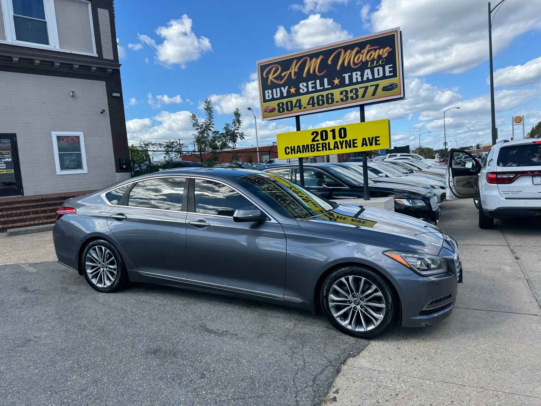 Used 2015 Hyundai Genesis 3.8 w/ Option Group 03 image 2