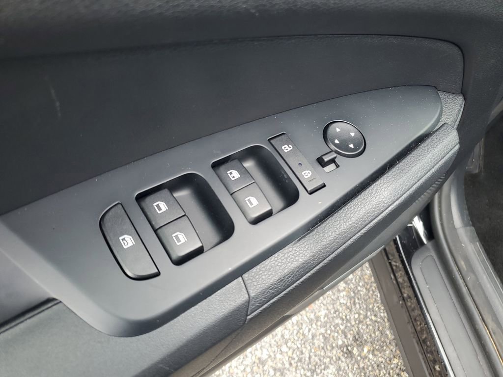 Used 2024 Kia Sportage LX image 9