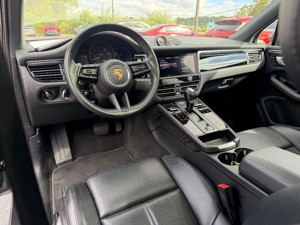 Used 2025 Porsche Macan Turbo AWD/4WD image 23