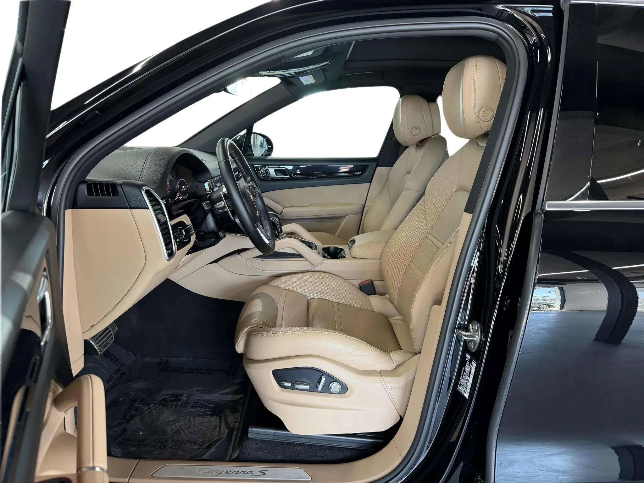 Used 2019 Porsche Cayenne S image 12