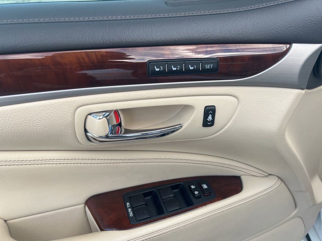 Used 2014 Lexus LS 460 w/ Ultra Luxury Package RWD image 17