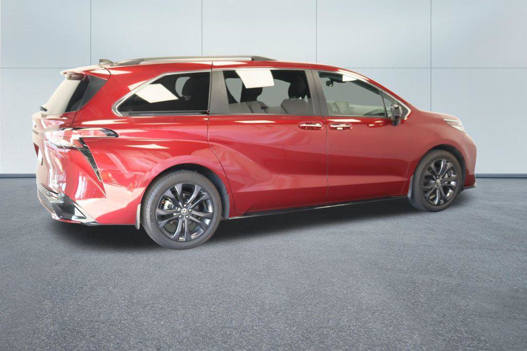 Used 2023 Toyota Sienna XSE w/ XSE Plus Package FWD image 8