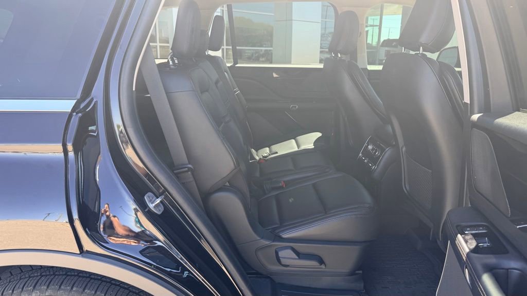 Used 2023 Lincoln Aviator AWD image 16