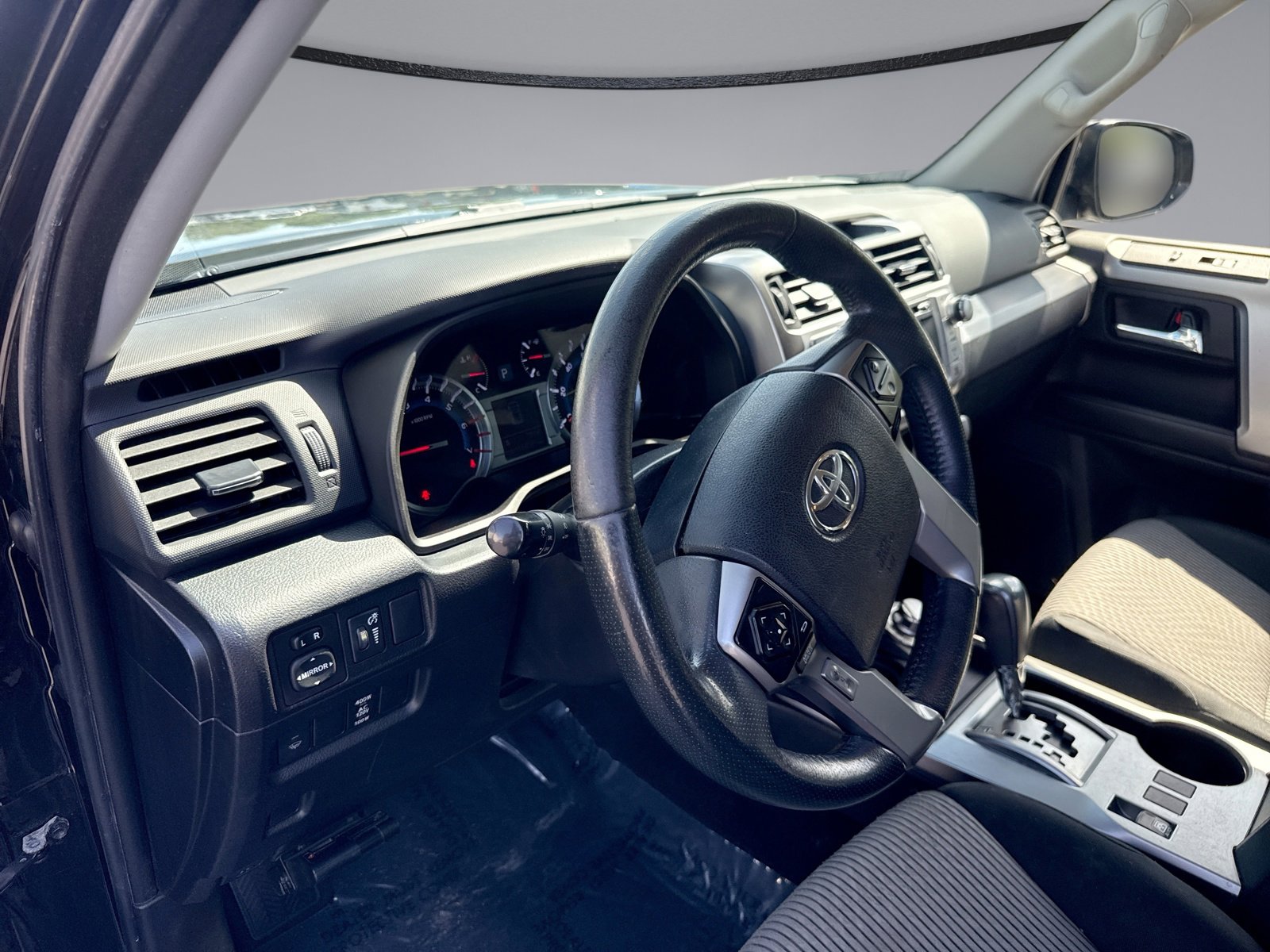 Used 2018 Toyota 4Runner SR5 AWD/4WD image 18