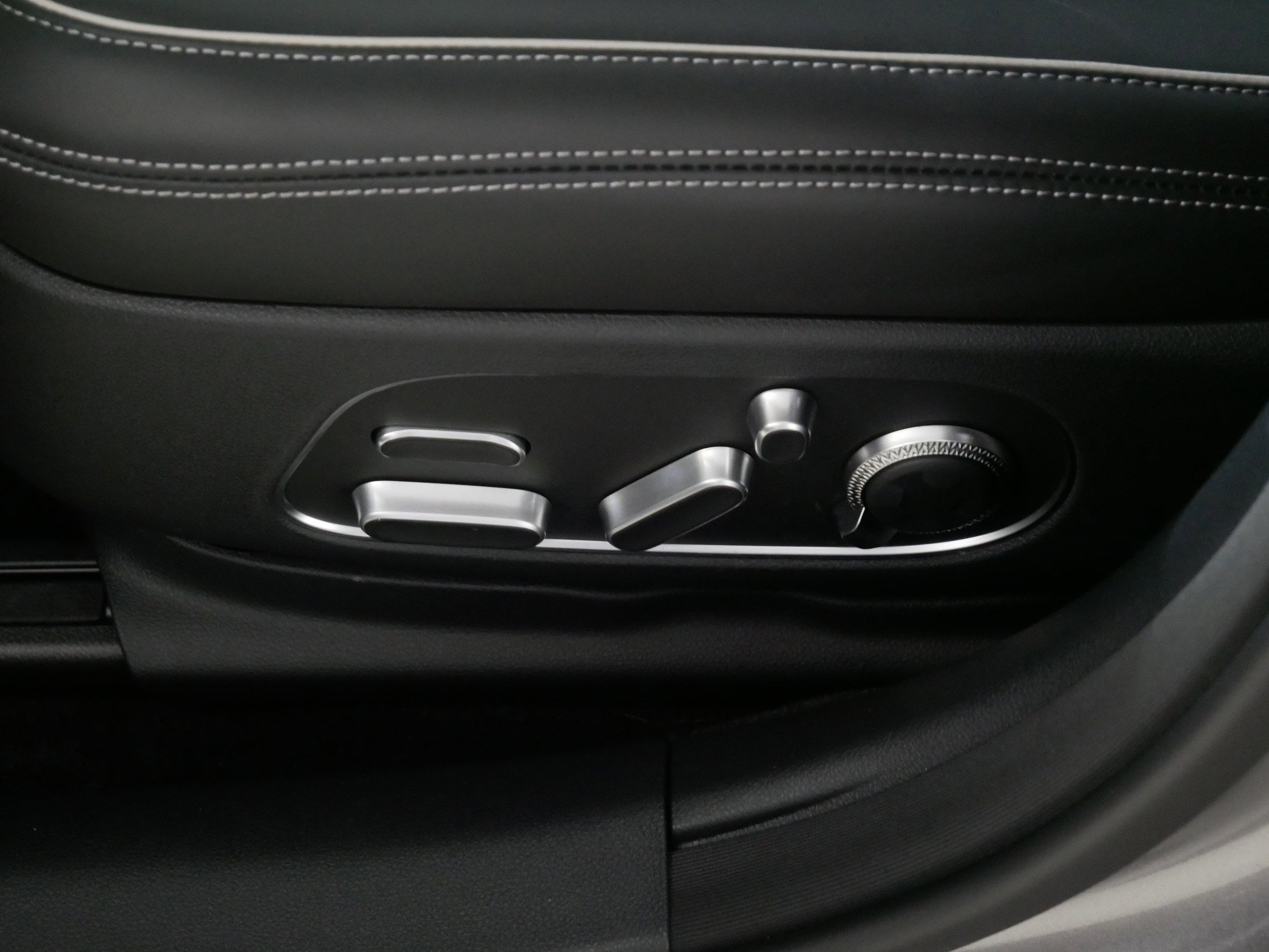 Certified 2025 Genesis G90 3.5T image 20