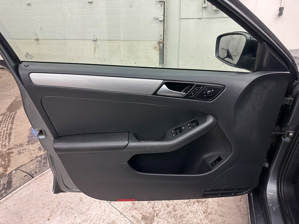 Used 2018 Volkswagen Jetta Wolfsburg Edition image 18