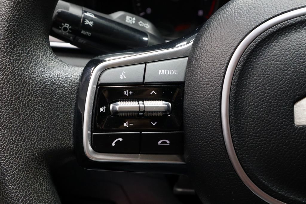 Used 2023 Kia Sorento LX FWD image 27