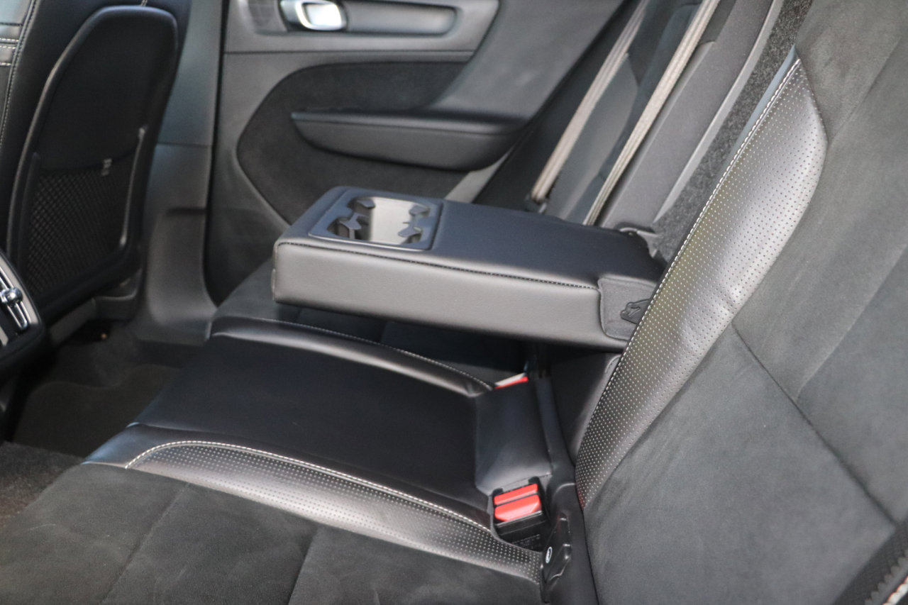 Used 2020 Volvo XC40 T5 R-Design image 32