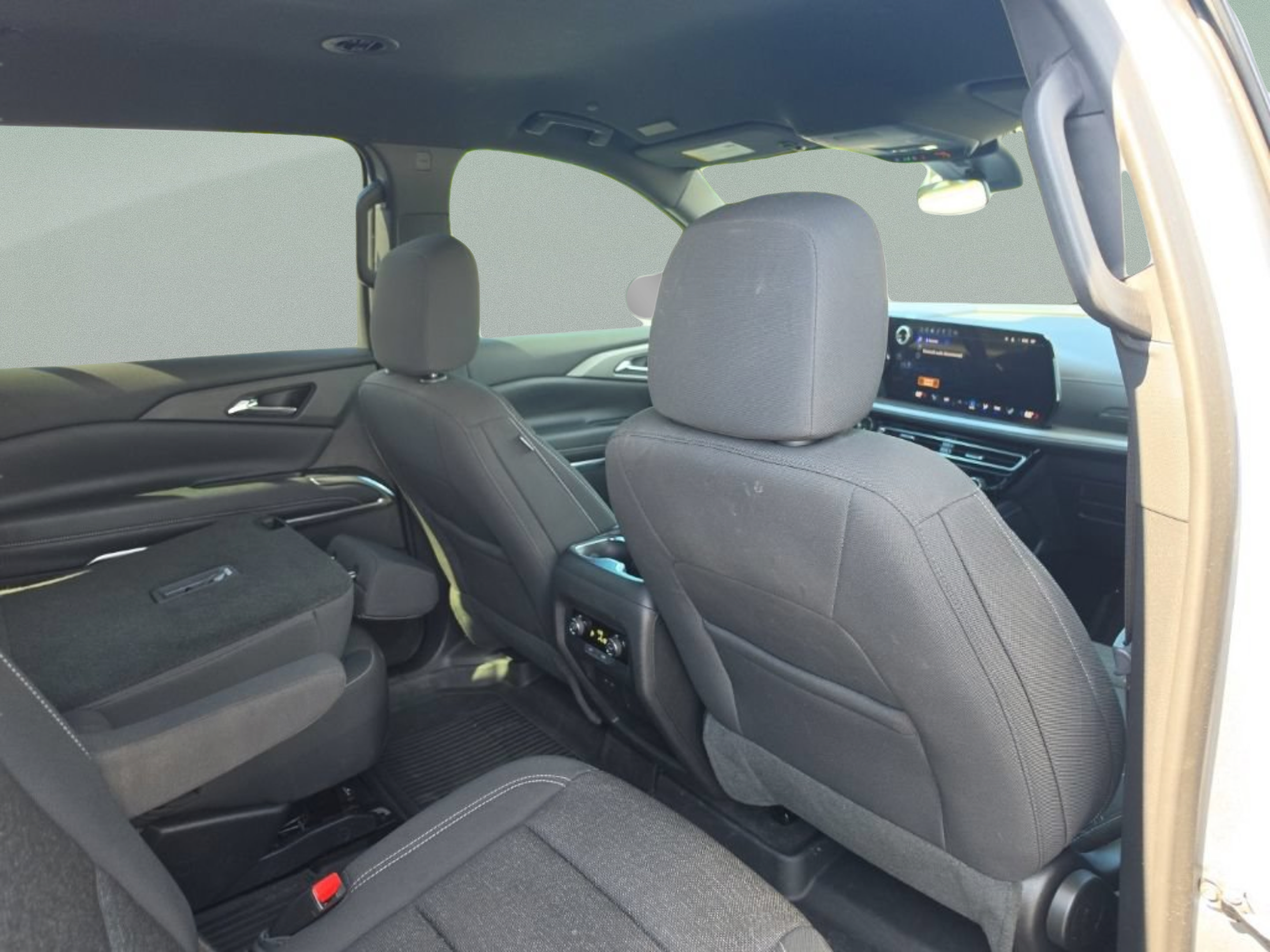 Used 2025 Chevrolet Traverse LT w/ LPO, Floor Liner Package FWD image 27