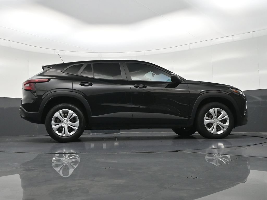 Used 2024 Chevrolet Trax LS FWD image 31