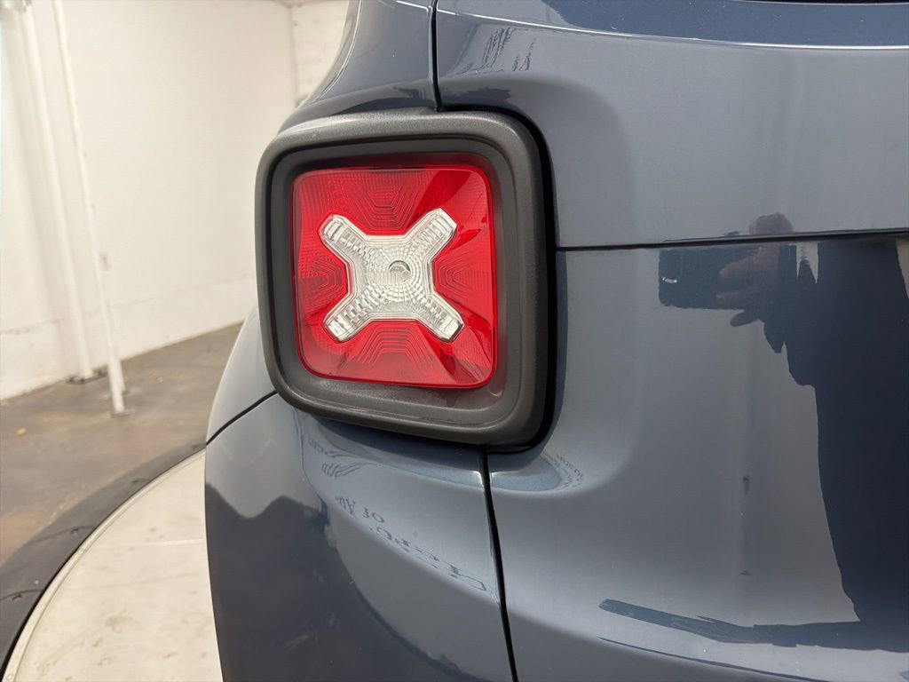 Used 2023 Jeep Renegade Trailhawk w/ Trailhawk Elite Group AWD/4WD image 12