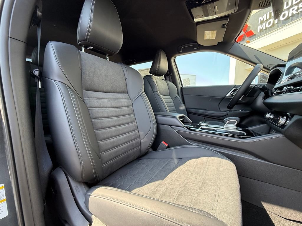 New 2026 Mitsubishi Outlander LE FWD image 16