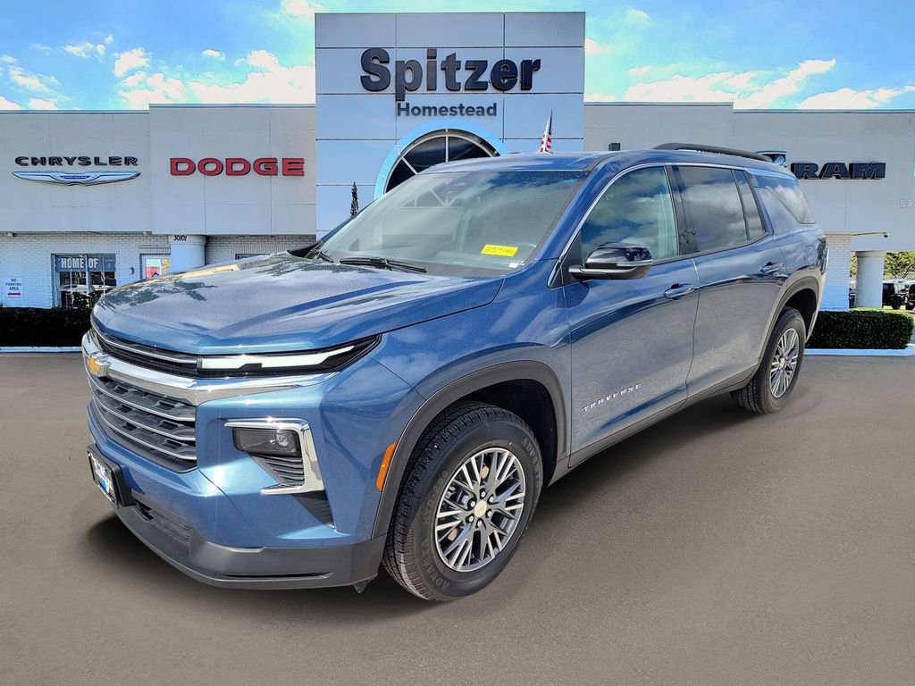 Used 2025 Chevrolet Traverse LT image 4
