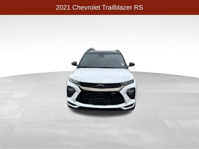 Used 2021 Chevrolet TrailBlazer RS w/ Technology Package FWD image 2