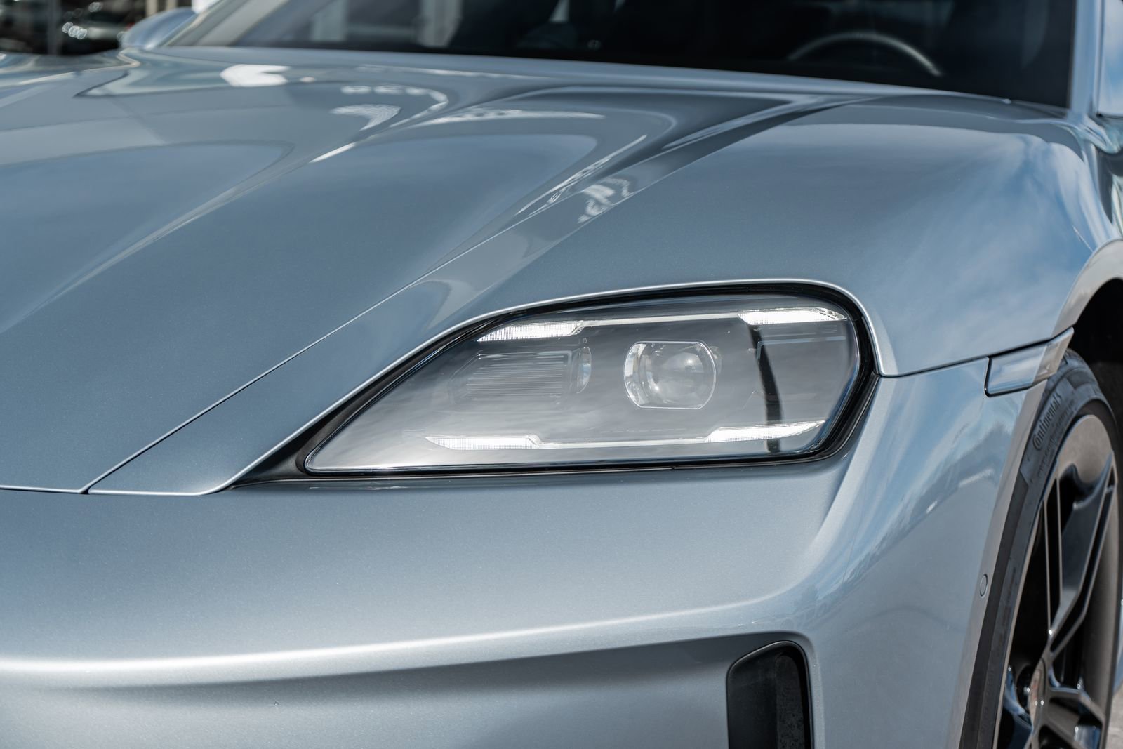 Used 2025 Porsche Taycan image 22