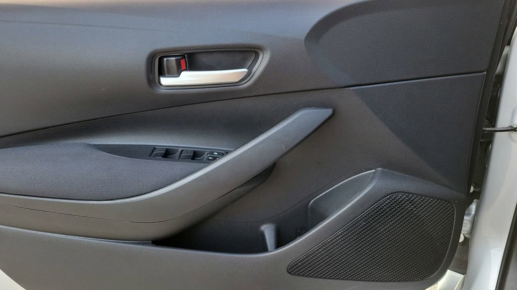 Used 2021 Toyota Corolla LE image 16