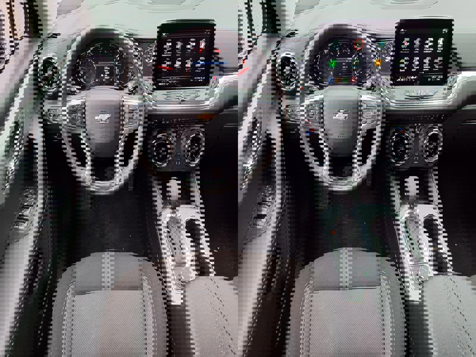 Used 2025 Chevrolet Blazer LT image 6