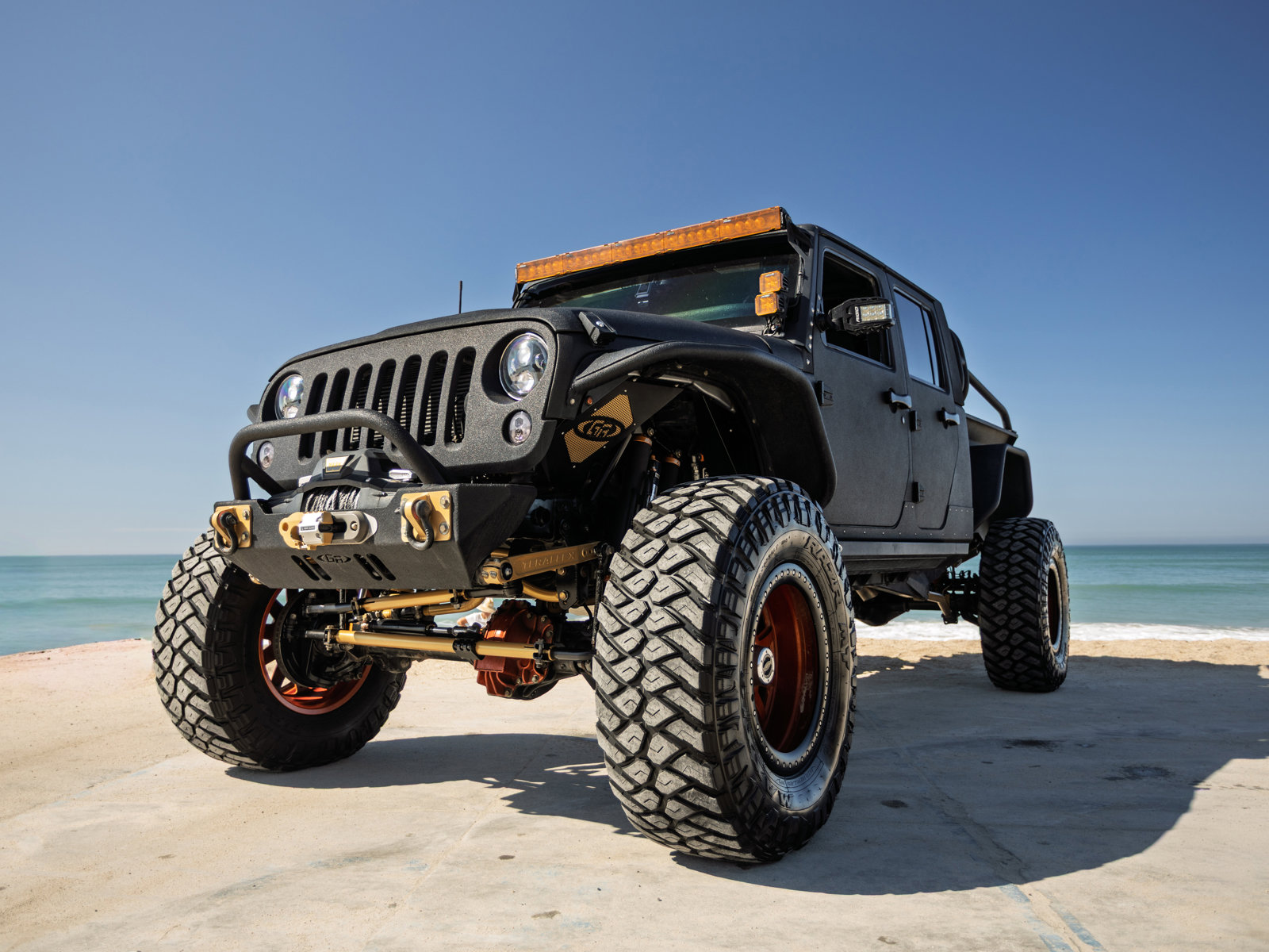 Used 2014 Jeep Wrangler Unlimited Rubicon w/ Connectivity Group image 2