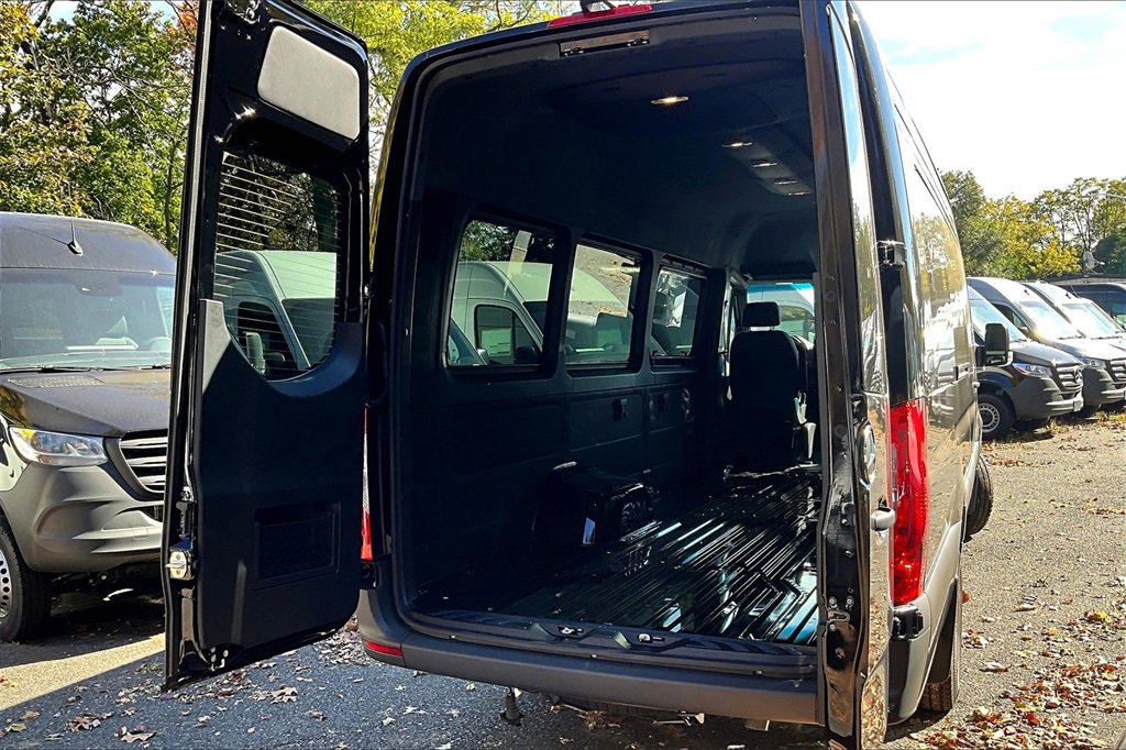 New 2025 Mercedes-Benz Sprinter 4500 image 8