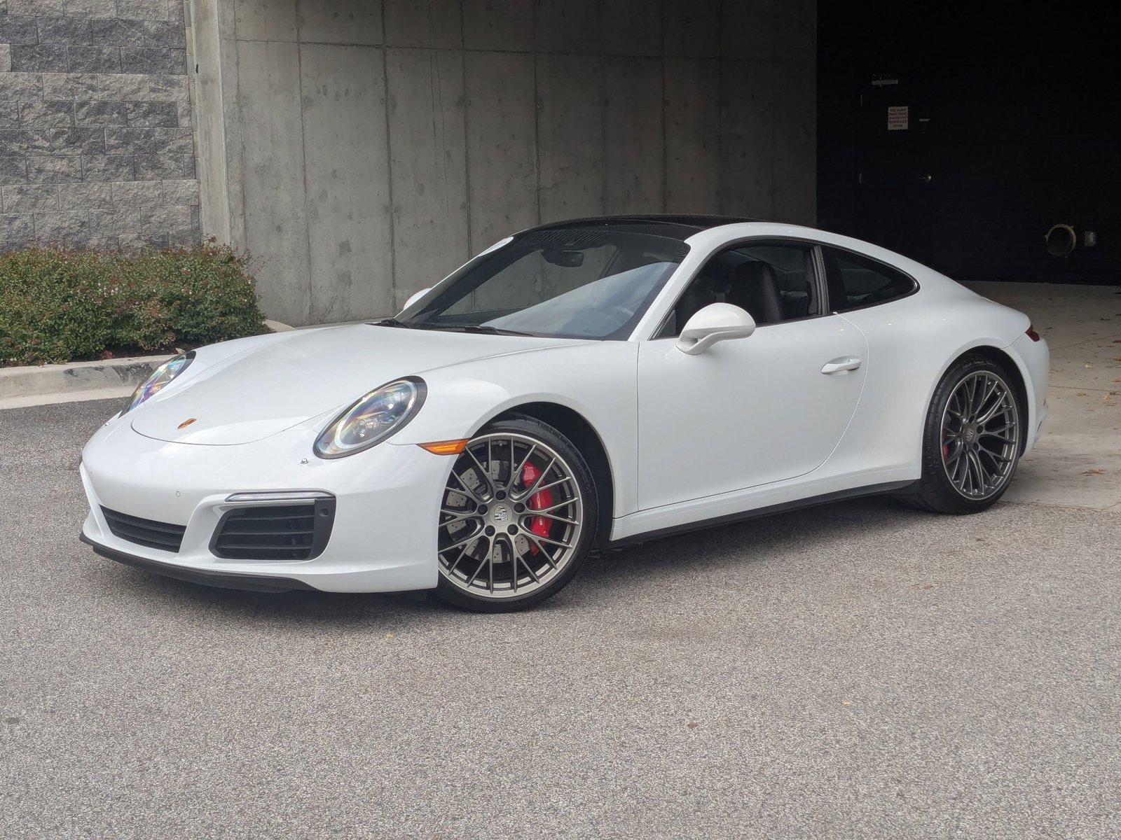 Used 2017 Porsche 911 Carrera 4S image 1